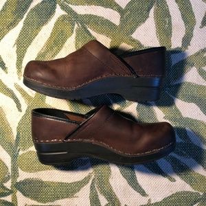 SANITA Pro Antique Brown Leather Clogs Sz 8.5 39